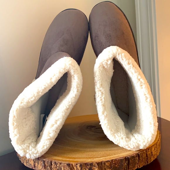 New ✨Isotoner Slippers✨ for women size 8.5-9. - Picture 5 of 7